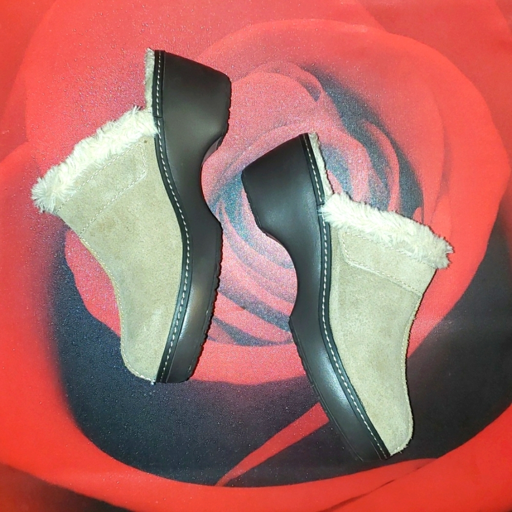 Crocs Clogs - Picture 2 of 7